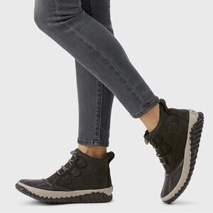 Sorel Out ‘N About Boots - size 10.5
Excellent condition